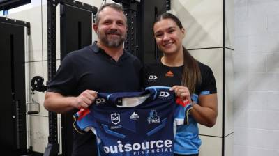 Pakulis to become first North American to play in NRLW